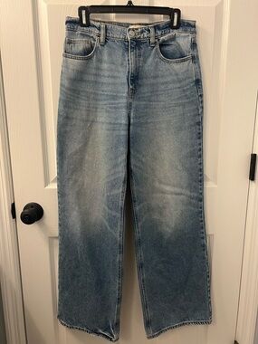 PacSun Women's Straight-Leg Jeans in Faded Blue Wash
